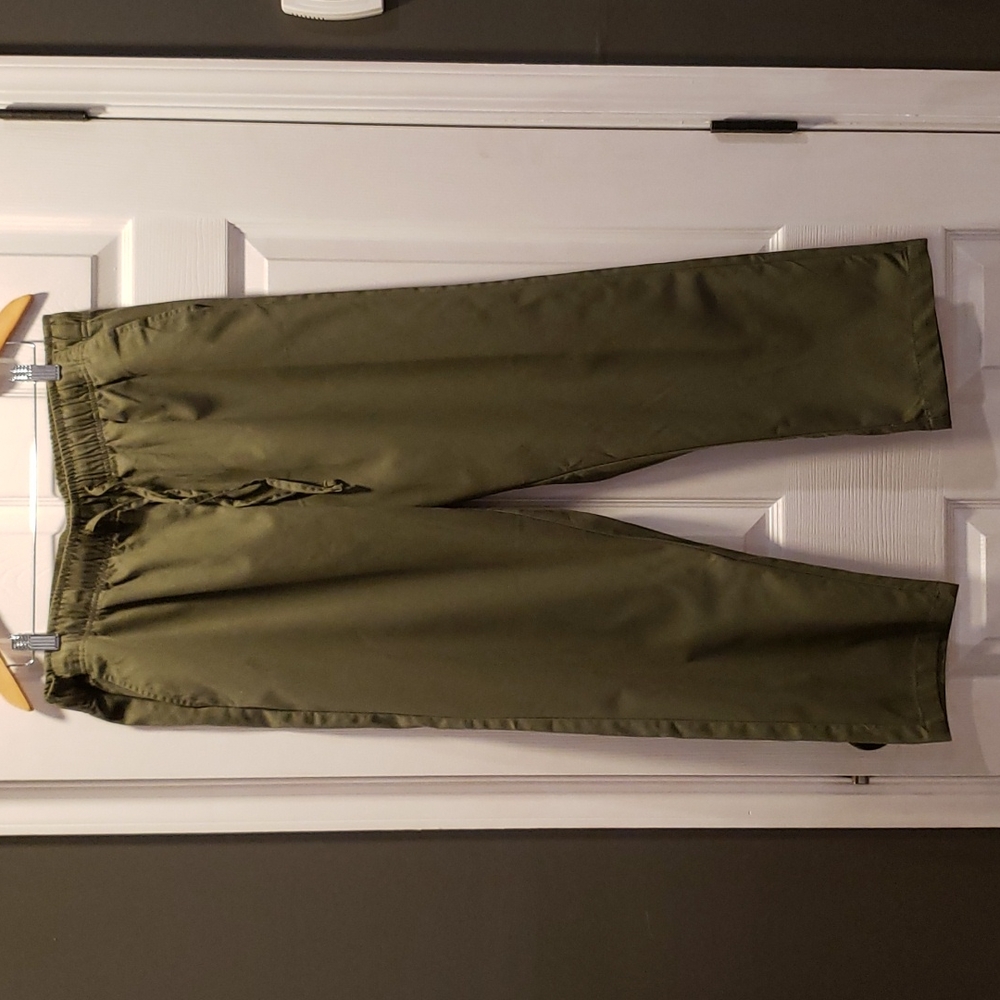 Hastings and Smith size pxl army green pants with tie elastic waist band